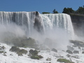 American Falls widziany z dołu (zdjęcie wykonano z jeziora Ontario). Fot. Magdalena Kołodziejska.JPG